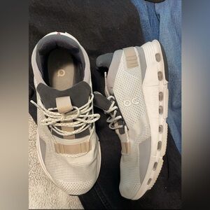 On Clouds size 9